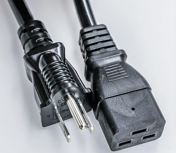 插头和IEC连接器